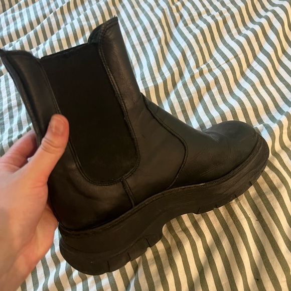 L’Intervalle Black Genuine Leather Platform Chelsea Boots - Picture 2 of 2